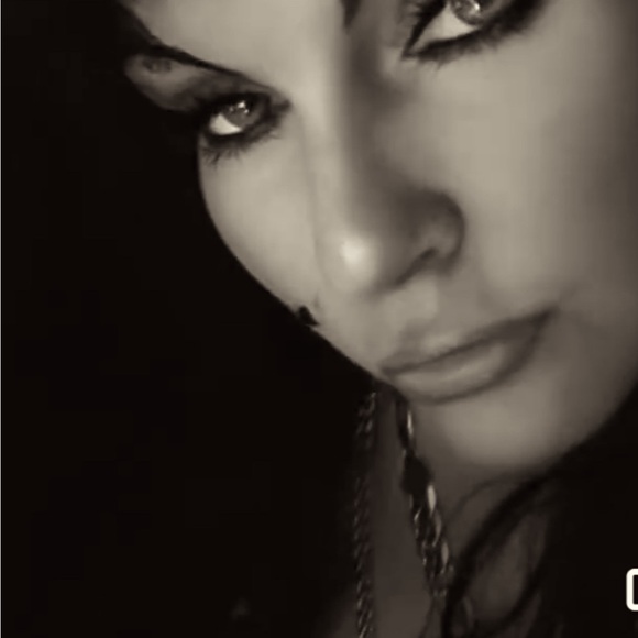 Meet your Posher, Kerri - Picture 4 of 4